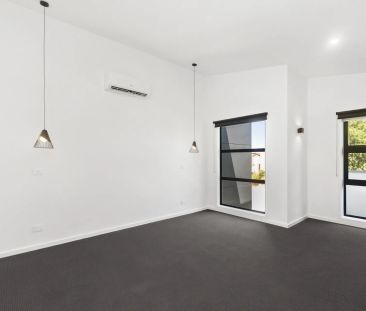 Near New 4 bedroom Townhouse - Photo 4