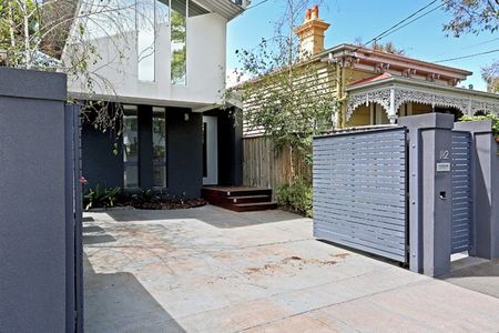 3 Bedroom Designer Home - Photo 2