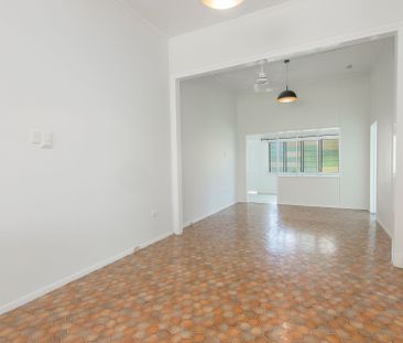 1/119 Eyre Street, North Ward - Photo 4