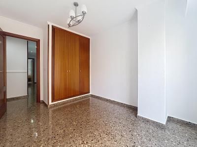 Flat for Rent in Torrent — Calle Benalup - Photo 4