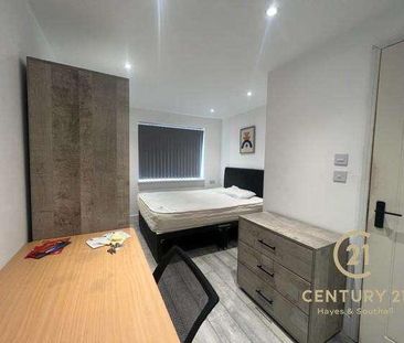 Brabazon Road, TW5 - Photo 2