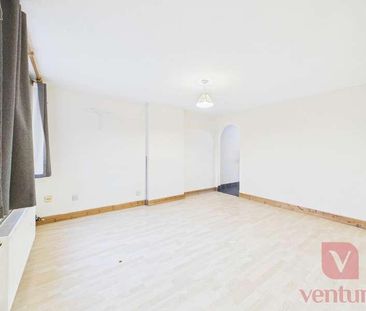 Petersham Close, Newport Pagnell, MK16 - Photo 1