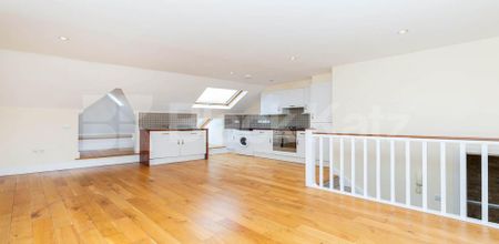 Superb top floor split level one bedroom property minutes from Clapton station - Photo 4