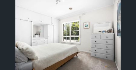 LOW MAITENANCE l LIGHT AND BRIGHT l PRIVATE COURTYARD - Photo 2