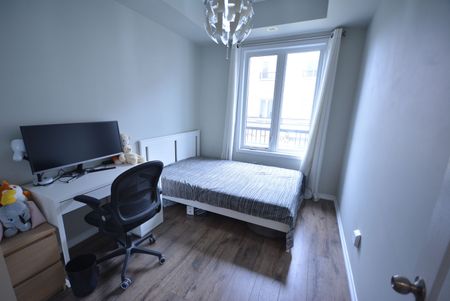 For Lease - 25 Coneflower Crescent Unit# Th 14, Toronto, Ontario - Photo 3