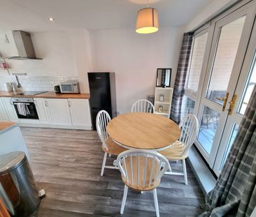 3 Bed Maisonette, Martlesham Walk, M4 - Photo 5