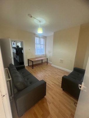 4 bedroom semi-detached house to rent - Photo 1
