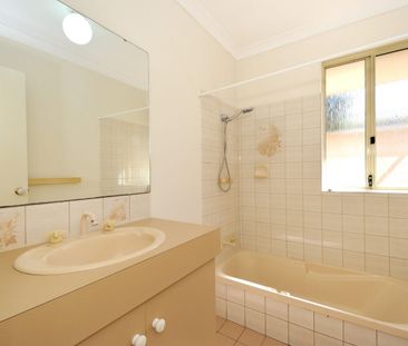 Spacious Family Home in Prime Location! - Photo 4