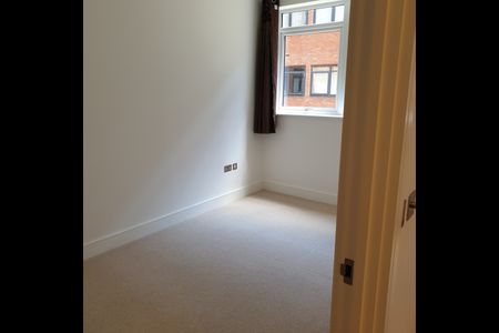 1 Bed Flat, The Landmark, LU1 - Photo 2