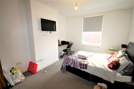 Harold View, Leeds, West Yorkshire - Photo 2