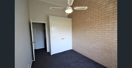 2 bedroom unit down town. - Photo 3