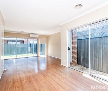 15 Creswick Drive, WOLLERT - Photo 2