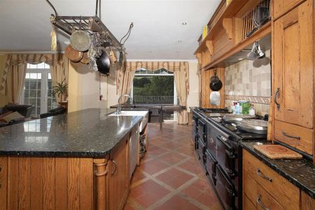 4 bedroom detached house to rent - Photo 3