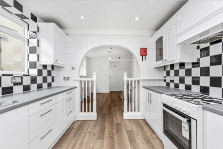 Colchester Avenue, E12, Property for rent - Photo 3