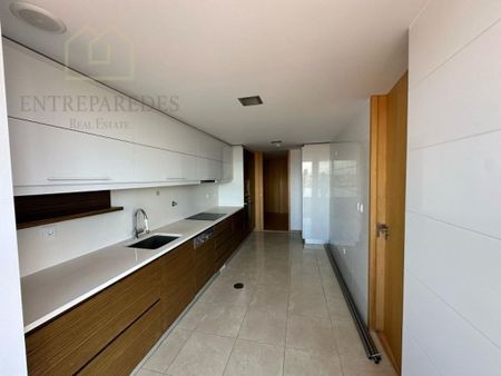 4 room luxury Flat for rent in Vila Nova de Gaia, Portugal - Photo 4