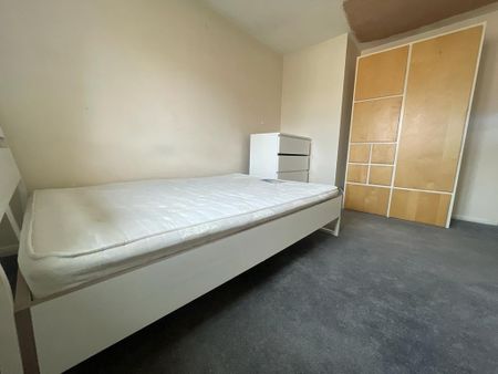 3 bedroom semi-detached house to rent - Photo 5