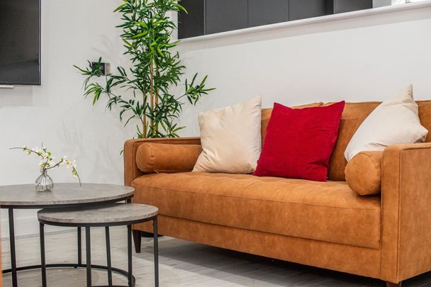 6 bedroom house to rent - Photo 1