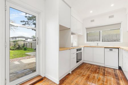 MODERN FAMILY HOME - Photo 2