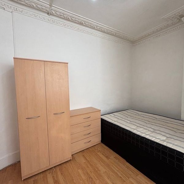 Studio Flat, Buckingham Road, NW10 - Photo 1
