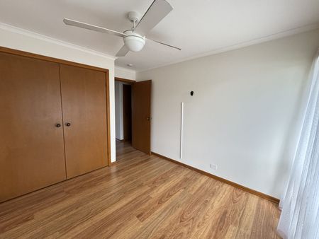 2 bedroom home located close to shops and parks. - Photo 3
