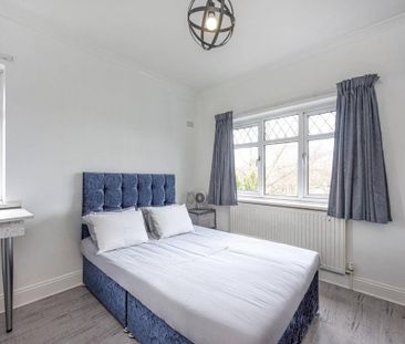 4 bedroom end of terrace house to rent - Photo 2