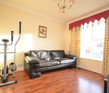 4 bedroom detached house to rent - Photo 2