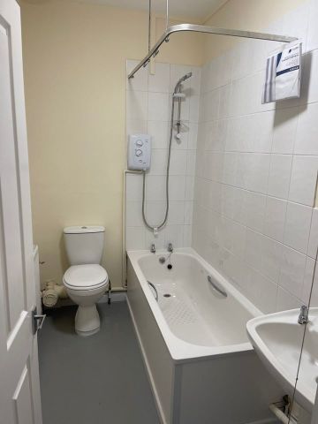 1 Bed Flat, Wells Road, BS4 - Photo 3