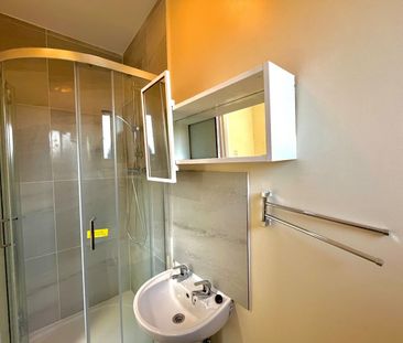 Studio Flat, Lo, W3 - Photo 1