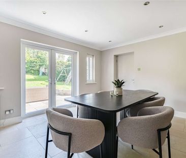 An immaculately presented four-bedroom detached family home with ga... - Photo 1