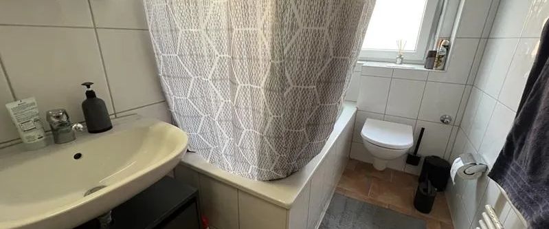 Schöne Vierzimmerwohnung mit Balkon. - Foto 1