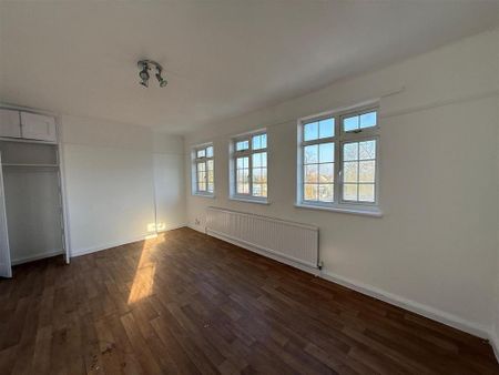 3 bedroom flat to rent - Photo 3