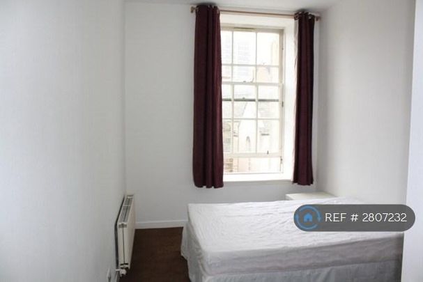4 bedroom flat to rent - Photo 1