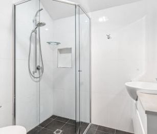 Spacious Family Home in a Premier Chatswood Location - Photo 3