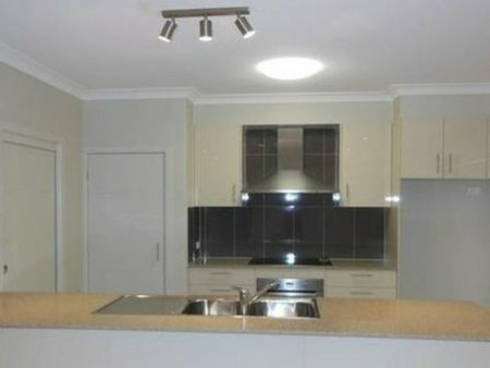 Spacious 4-Bedroom Home Backing Onto the Golf Course - Photo 3