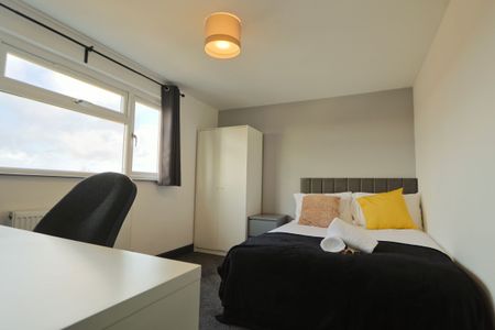 6 Bedroom Home – Medium Let - Photo 3