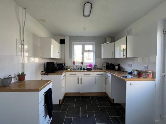 3 bedroom property to rent - Photo 1
