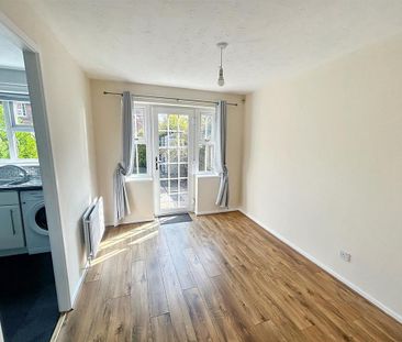 3 bedroom terraced house to rent - Photo 2
