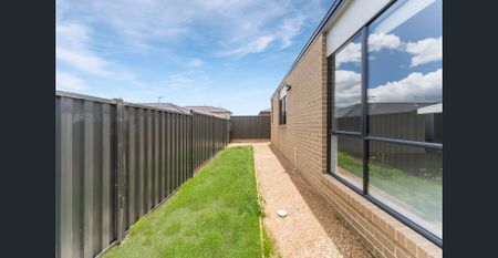 **RECEIVE ONE MONTH FREE RENT, ASK US HOW!! Brand-New 4-Bedroom Home for Lease in Truganina - Photo 3