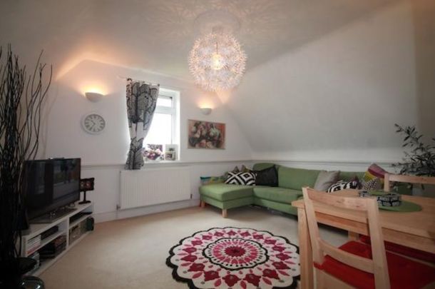 2 Bed Flat, Hamilton Road, W5 - Photo 1