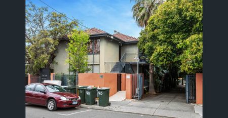 LARGE APARTMENT WITH LEAFY OUTLOOK | Besser+Co - Photo 2