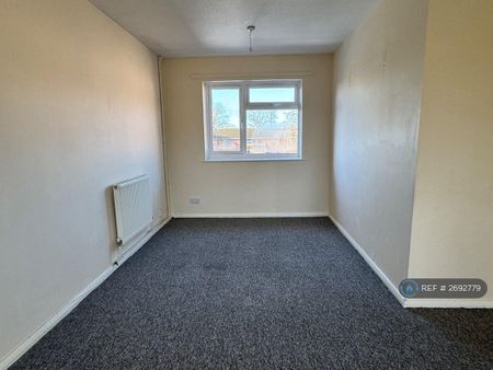 3 bedroom flat to rent - Photo 4