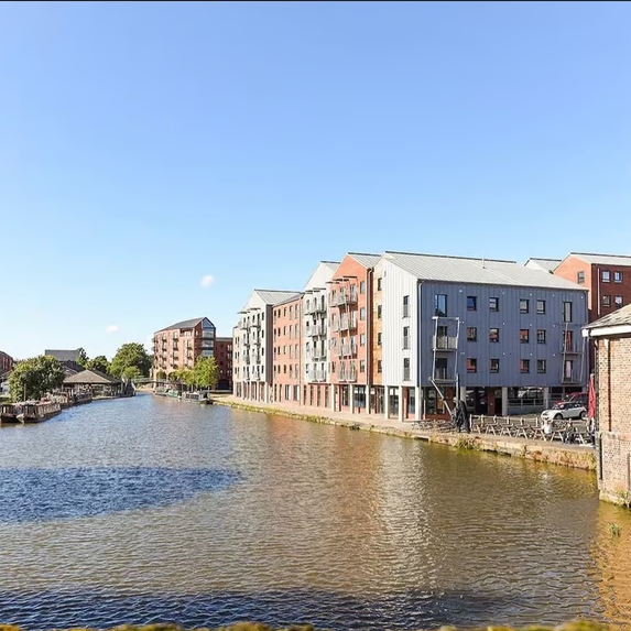 1 bedroom in a flat share to rent - Photo 1