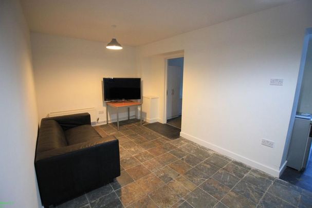 4 bedroom end of terrace house to rent - Photo 1