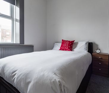 11 Bed Professional HMO, 5 Ensuite Rooms & 3 Communal bathrooms - Photo 4