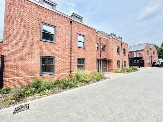 Murex House, Rainham, RM13 9GL - Photo 1