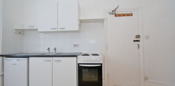 Studio Flat, Buckingham Road, NW10 - Photo 2