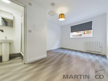 2 bedroom ground floor flat to rent - Photo 2