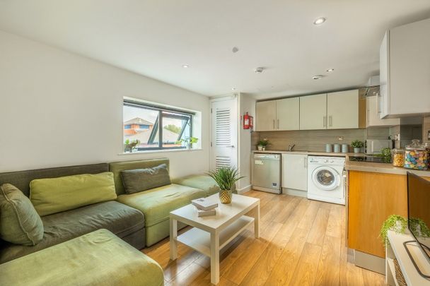 7 Bed Penthouse, Regent Terrace, S3 - Photo 1