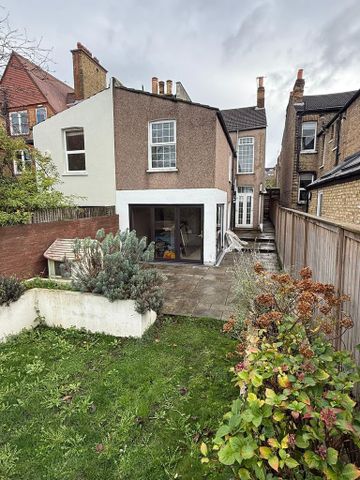 4 bedroom terraced house to rent - Photo 5