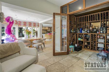 Rush Green, Hertford - Photo 5